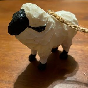 Lamb Christmas ornament in excellent condition